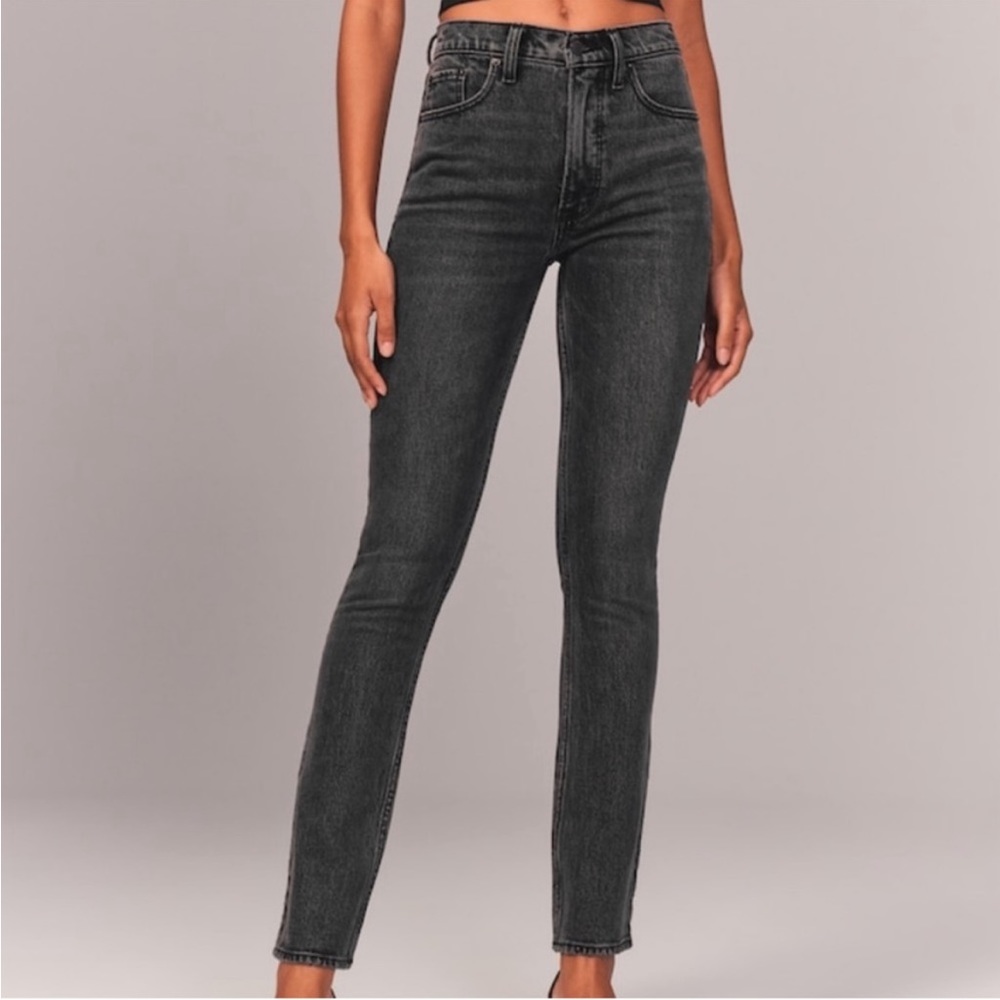 Abercrombie The 90s Skinny High Rise Jeans in Black Wash size 27/4